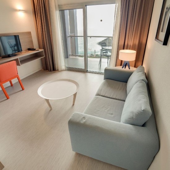 Junior Suite mit Meerblick im Riviera Vista Hotel.